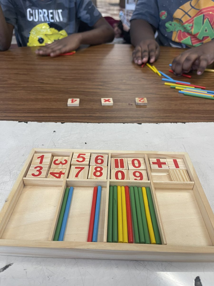 JessicaLea81's tweet photo. Using hands on manipulative to help build our multiplication fluency! @CCCSD_MS https://t.co/ej6XAikODr
