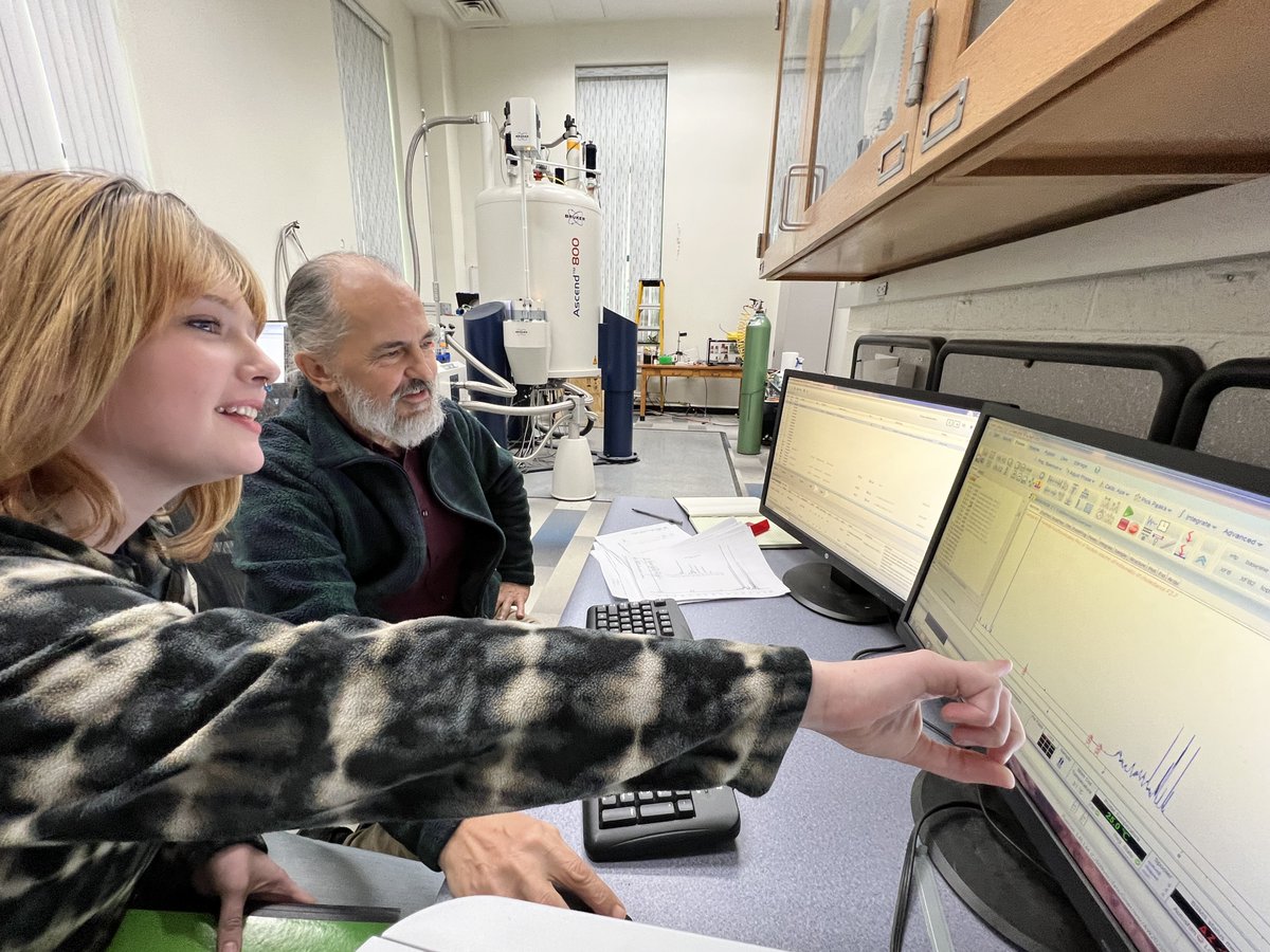 Some @OnondagaCC students took advantage of winter break by doing research at ESF! They spent time in labs of @dibble_ted, Dr. Lee Newman, Dr. Jose Griner and Aidan Ackerman. 

Are you a community college student ready to transfer for Fall? The application deadline is Feb. 15!