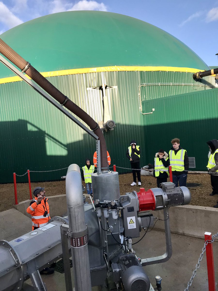 Valoriser les déchets en fabriquant de l’énergie : c’est désormais concret pour les écodélégués du collège d’Algrange. Ils visitent le méthaniseur de Landres et découvrent les métiers de la Transition Energétique avec <a href="/suez/">SUEZ</a> <a href="/ENGIEgroup/">ENGIE</a> <a href="/ApprendsEnergie/">J'apprends l'Energie</a> <a href="/RA_GrandEst/">Région académique Grand Est</a> <a href="/coopEMC2/">EMC2</a>