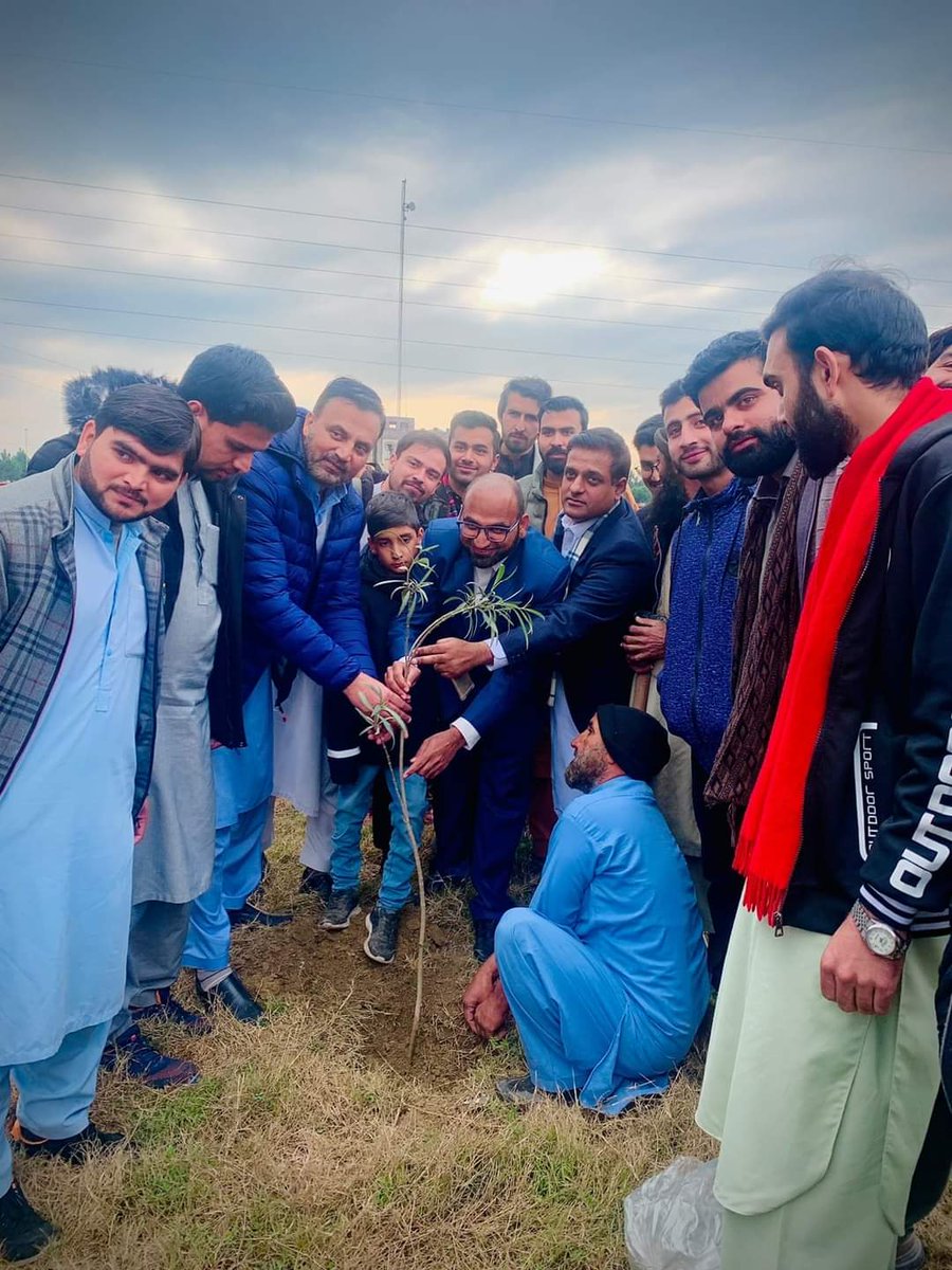 AWKUMofficial's tweet photo. Seminar on Pharmacometrics in Drug development, Job and research opportunities in Pharmacy along with Planting some medicinal plants, held on 12th Jan 2023, in the Department of Pharmacy, AWKUM.
Speaker Prof Dr.Yasir Shah and Special Guest Dr.Sami Ullah https://t.co/krE2otlFBn