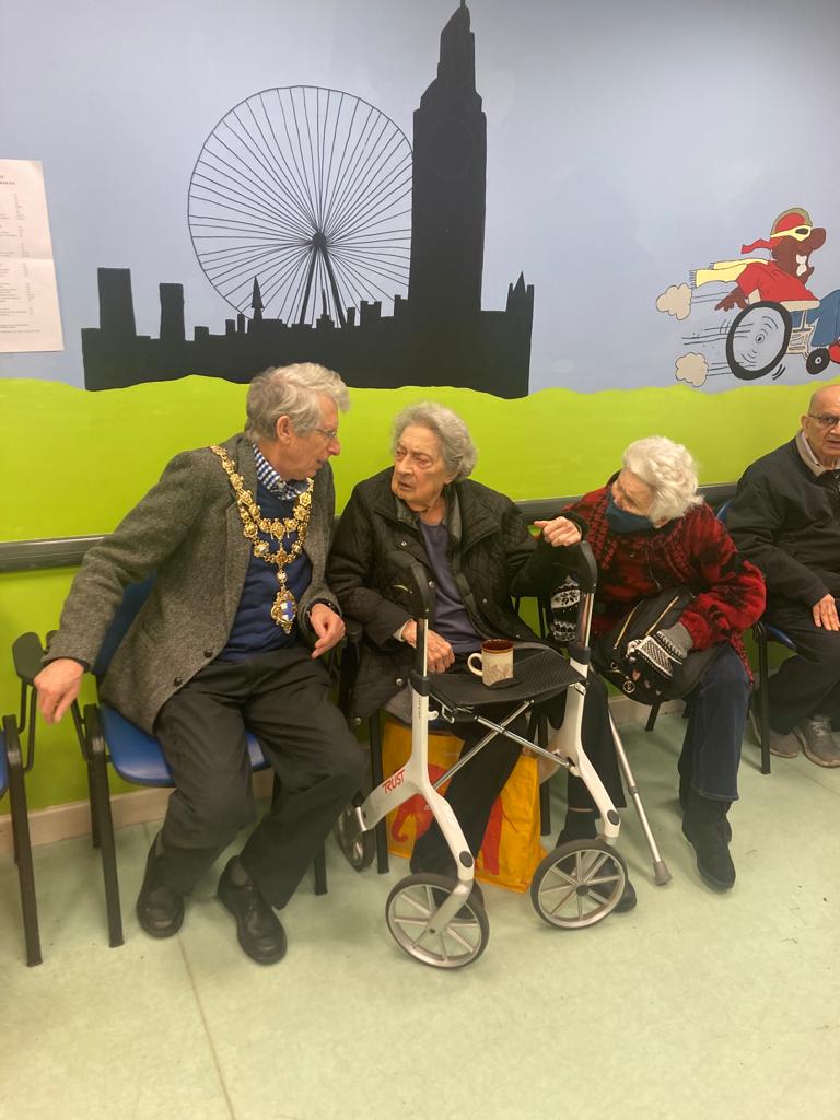 WandsworthMayor's tweet photo. Bicycled to Sainsburys in Garrett Lane to visit the Shop Mobility operated by Wandsworth Community Transport. This service helps older and disabled people to do their own shopping. Why not volunteer with them @WandsworthComm3
Thank you Manuel, Marcia and volunteers! https://t.co/olYrEjKQrC
