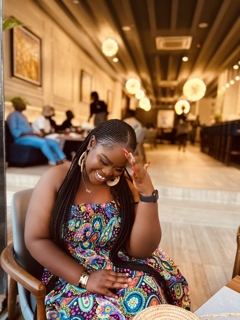 Wakaholic_nurse's tweet image. Since I don commot hand for love matter, I just dey glowwww😄