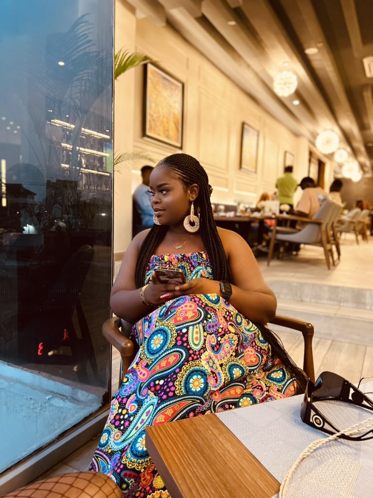 Wakaholic_nurse's tweet image. Since I don commot hand for love matter, I just dey glowwww😄