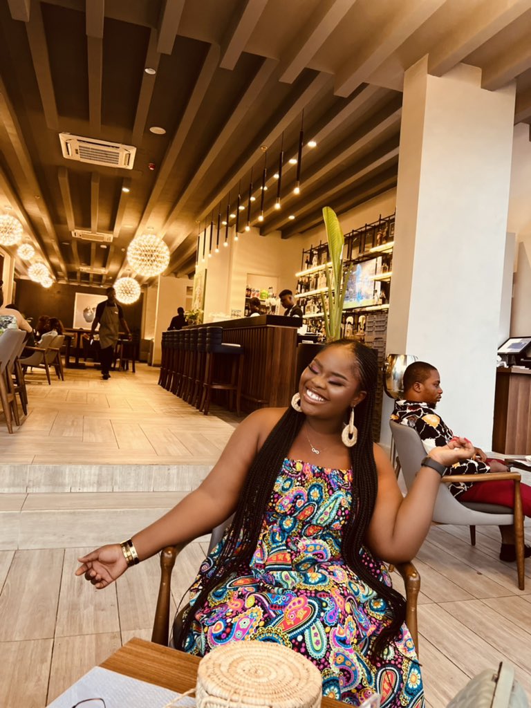 Wakaholic_nurse's tweet image. Since I don commot hand for love matter, I just dey glowwww😄