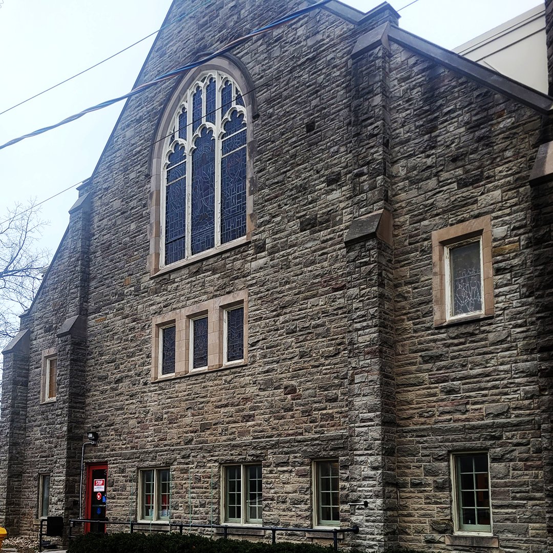 regionofpeel's tweet photo. Good news, Port Credit! Clarkson Community Church now hosts an ‘In From the Cold’ drop-in.

📍 - 151 Lakeshore Road West, in the gymnasium of the Christ First United Church

⌚- 9:30pm-7:30am, 7 days a week

Space is available on a first come, first serve basis. https://t.co/jJec3Qu3YN
