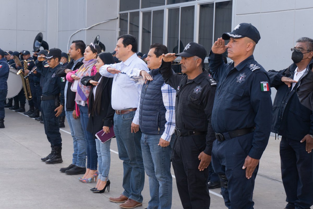 Omayorsspc's tweet photo. La dignificación policial es una de las prioridades del Gdor. @salomonj; por ello, en representación del Srio. @IvanGarcia_A, el Oficial Mayor @laloximeneztux, acudió este día al Cuartel de @Policia_GobOax para escuchar las necesidades e inquietudes de las y los policías. https://t.co/P5jR3Uetrb