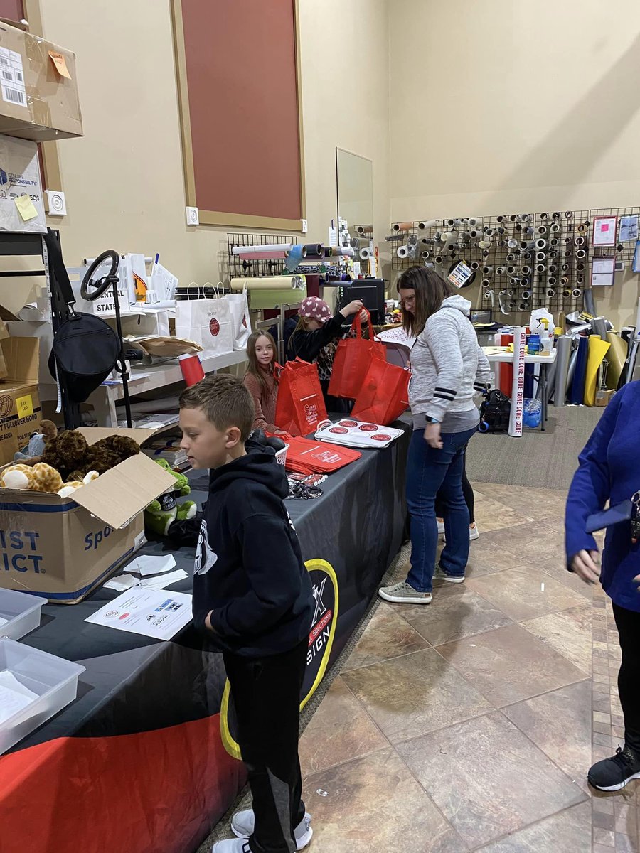 The school store managers got a behind the scenes look at Sign FX today! 

A HUGE thank you to Emma, Matt, and Elise SignFX for taking the time to teach the students all the hard work it takes to run a successful business :-)
