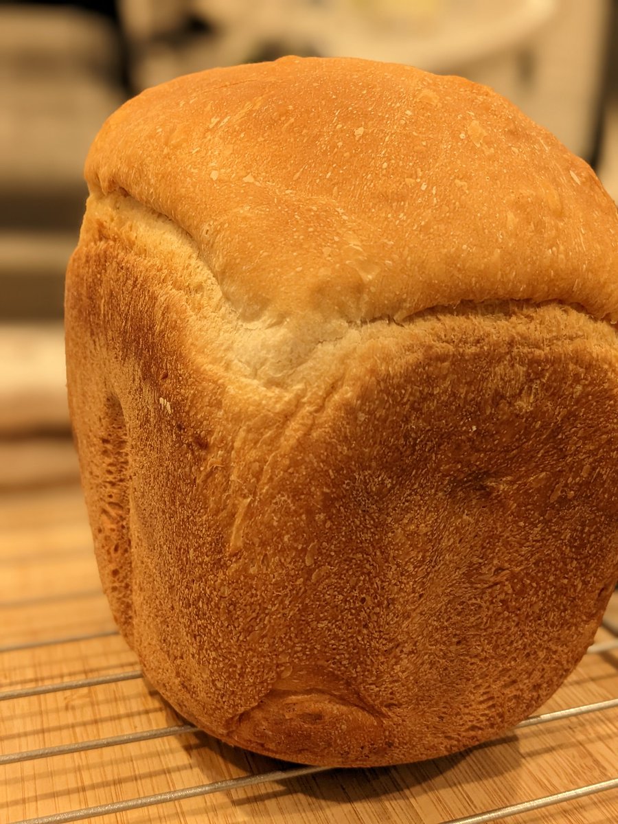 パソコンの問題はなんも解決してませんが、パンは美味しそうに焼けました。
おはようございます。