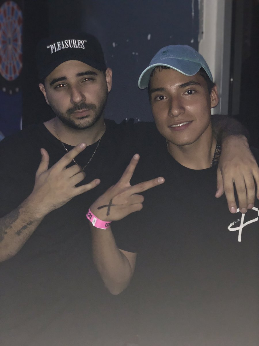 autokid23's tweet photo. Getting to meet @LouMiceliJr and @WeArePalisades on pretty much the same occasion was pretty cool Thank you for all the amazing memories (pun intended) and shows palisades forever 🤘🏻 https://t.co/K5CNqbiBr5