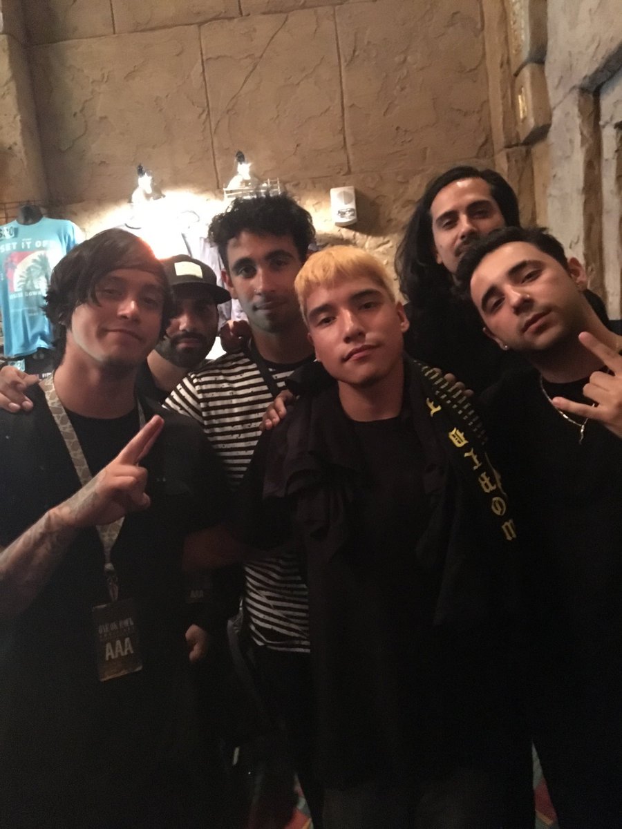 autokid23's tweet photo. Getting to meet @LouMiceliJr and @WeArePalisades on pretty much the same occasion was pretty cool Thank you for all the amazing memories (pun intended) and shows palisades forever 🤘🏻 https://t.co/K5CNqbiBr5