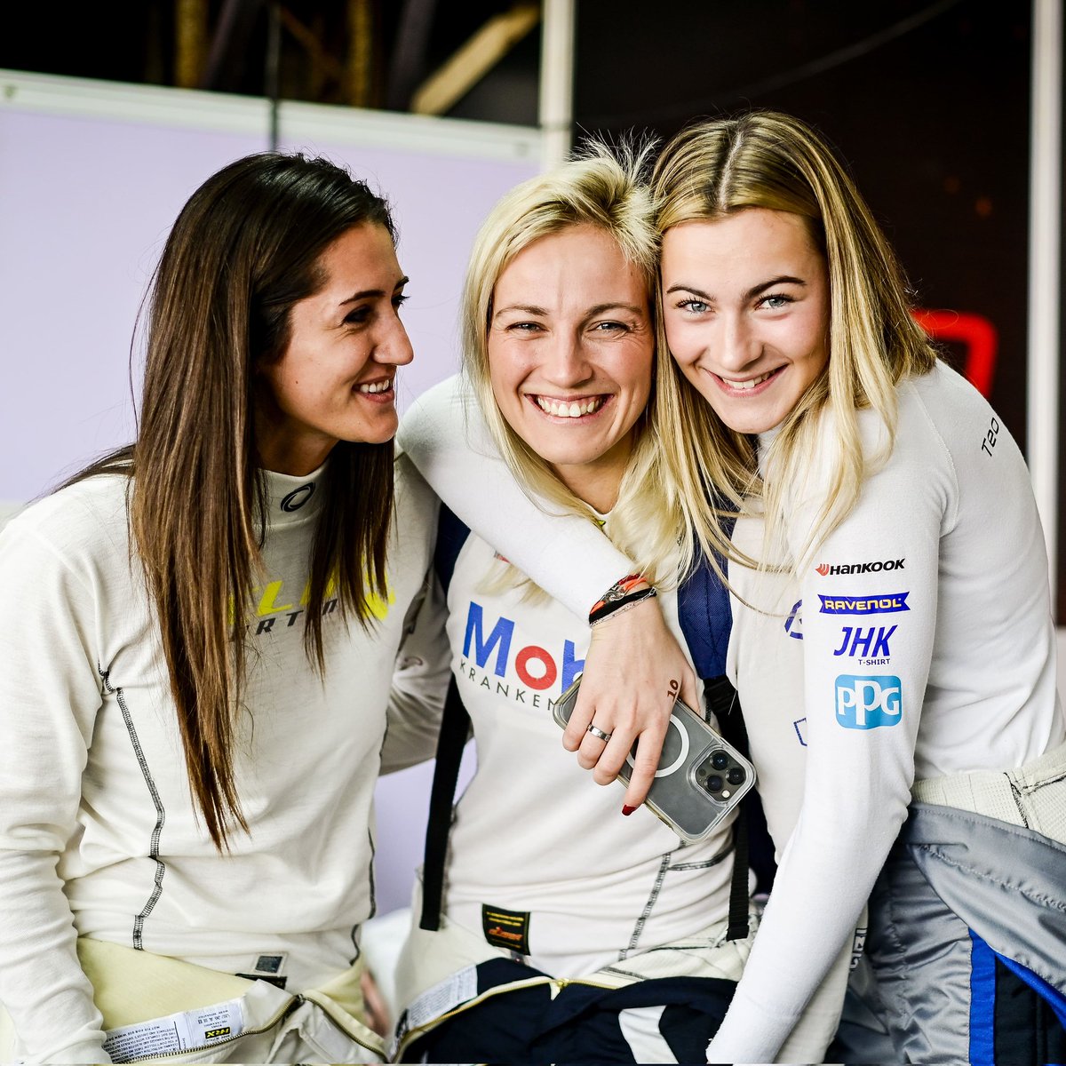 Irlofficial1's tweet photo. Good vibes all around π @celiamracing @QuickGabi @LolaLovinfosse #GearUpIndia
#IndianRacingLeague
#wolfracingcars #madrasinternationalcircuit #hyderabadstreetcircuit #racingtrack #racingislife #motorracing #indianaracing #motorsports #sportscar #racetrack #trackday https://t.co/7tS9euK4s9