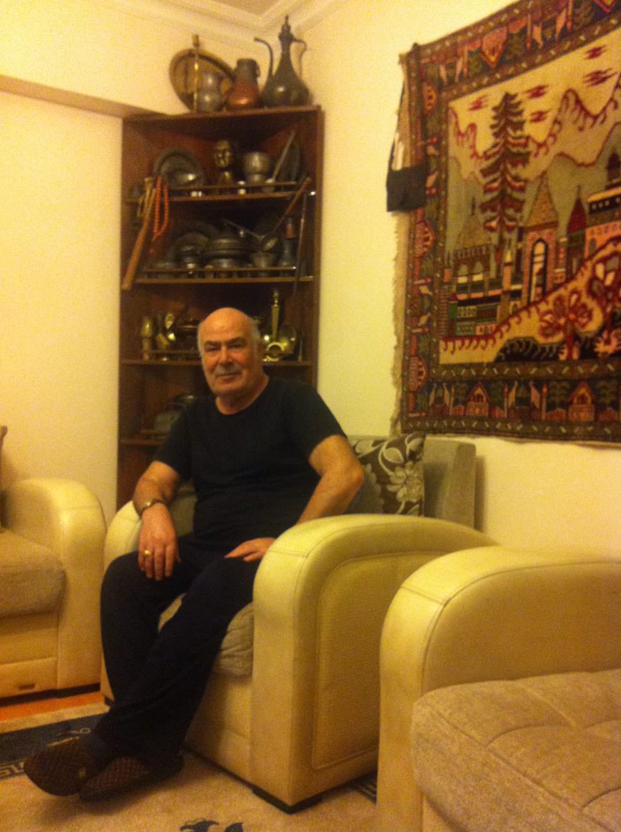 Canım babam bugün tam bir yıl oldu sen gideli😢öyle zor ki yokluğun Rabbim yattığın yerde incitmesin😢😢🙏🙏