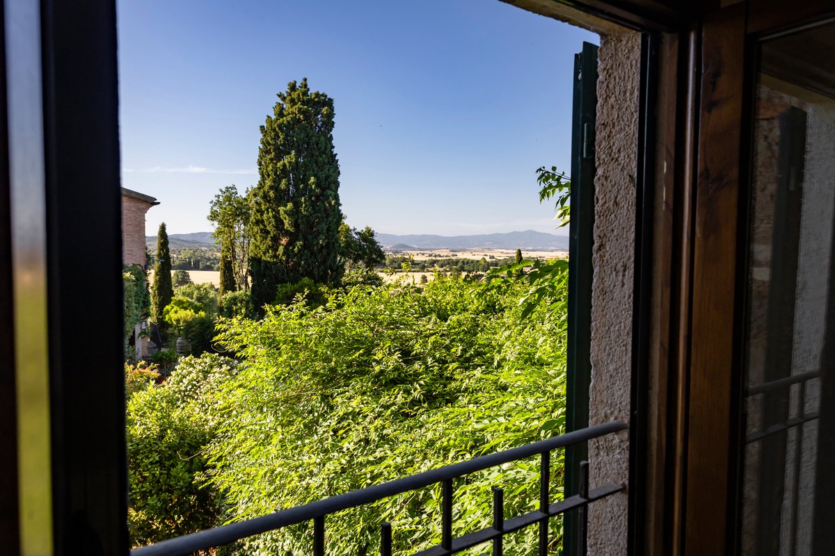 Nelle campagne a 10 Km da Castiglione della Pescaia. L'ambiente circostante garantisce una vacanza tranquilla immersa nel verde della zona etrusca di Vetulonia. A 10 km il Parco Naturale della Maremma
ferieintoscana.it/torre-di-poggi…