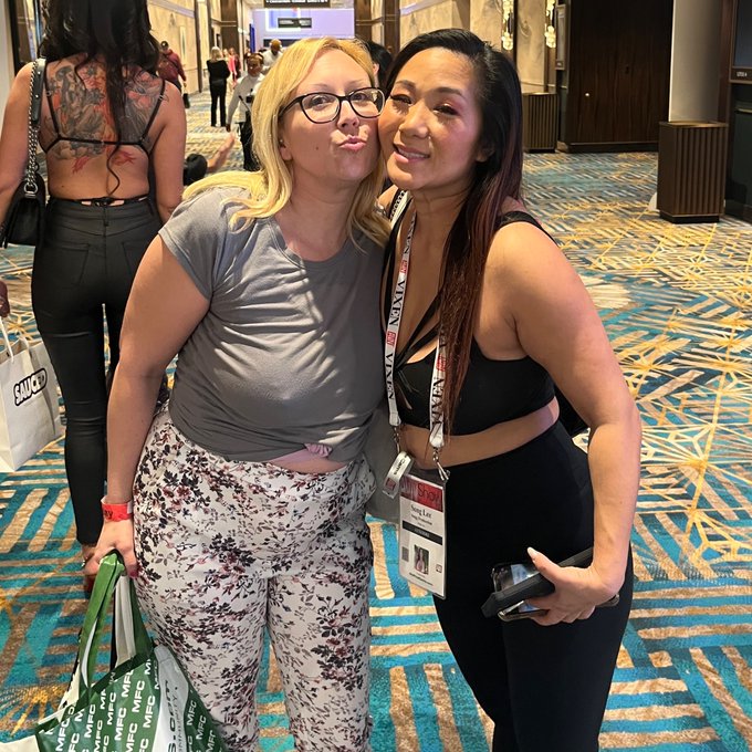 FawnaFuller - So happy to get a hug from this beautiful soul at #AVN last week @songleexxx https://t.co/7cuwApAfeb