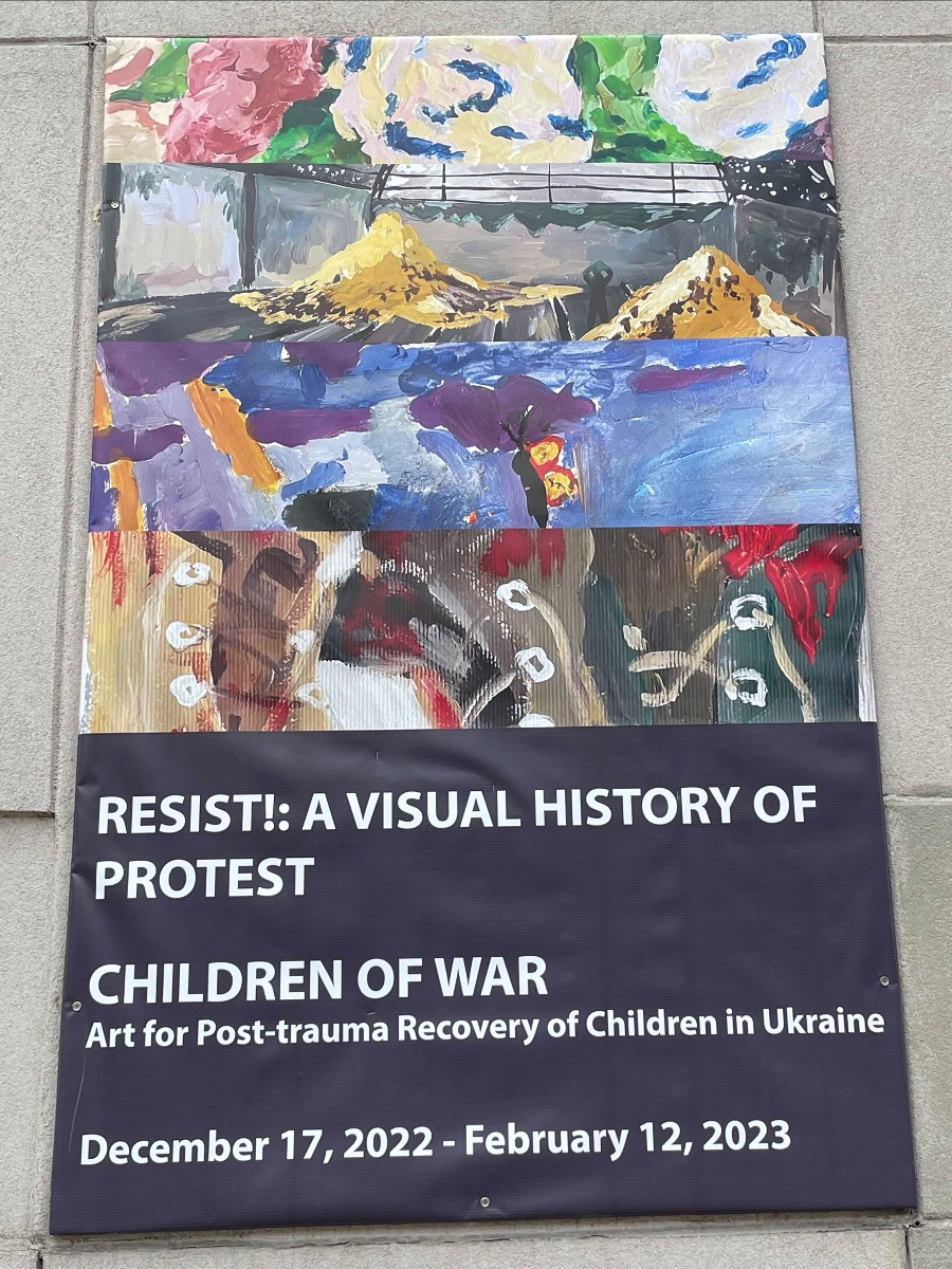 mmcm310's tweet photo. Your are invited to Ukrainian Institute of Modern Art Curators' Conversation 1/28/1:00 - RESIST!: A Visual History of Protest  https://t.co/ZhaHsGkJbf https://t.co/06MqvOZBnt
