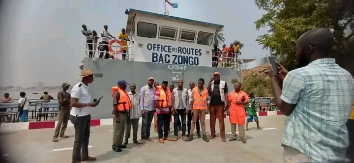 Mise à flot par le DGA de l'Office des Routes en décembre dernier,  le bac Zongo d'une capacité portante de 50 tonnes est arrivé à bon port au Nord-Ubangui.
D'une longueur de 30 mètres, ce bac relie la ville de  Gemena à la ville de Bangui, capitale de la RCA