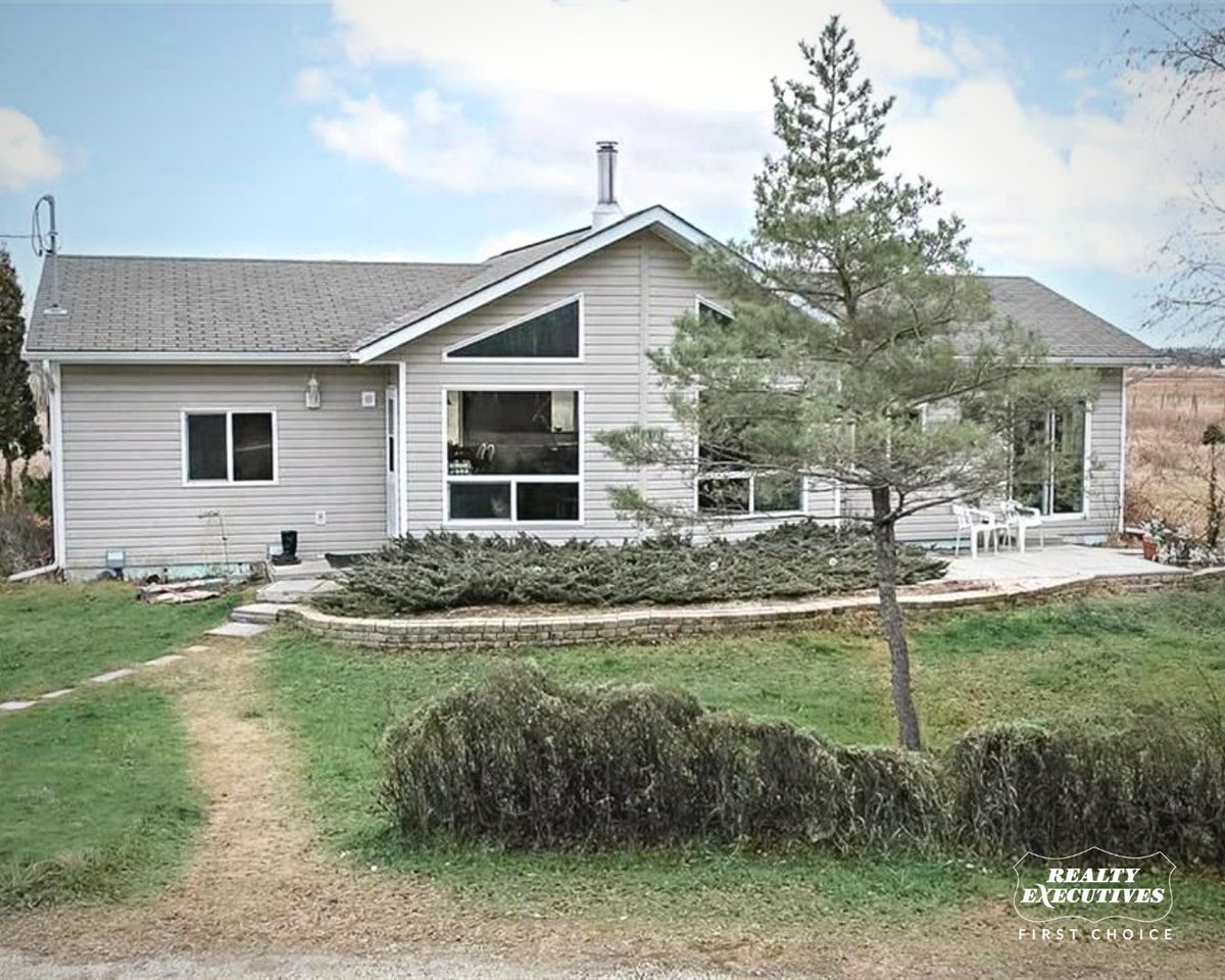 RealtyExecsWpg's tweet photo. Take a look at these Featured Listings:

29 Curry Drive - Taylor Farm, Headingley
266 Ash Street - River Heights North, Winnipeg
71067 Roscoe Road - Cooks Creek
170 480 Augier Avenue - St Charles, Winnipeg

https://t.co/rp0u0ldvBN https://t.co/vkJEn43siX