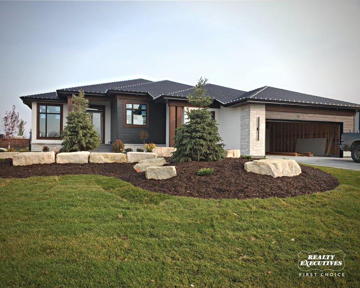 RealtyExecsWpg's tweet photo. Take a look at these Featured Listings:

29 Curry Drive - Taylor Farm, Headingley
266 Ash Street - River Heights North, Winnipeg
71067 Roscoe Road - Cooks Creek
170 480 Augier Avenue - St Charles, Winnipeg

https://t.co/rp0u0ldvBN https://t.co/vkJEn43siX