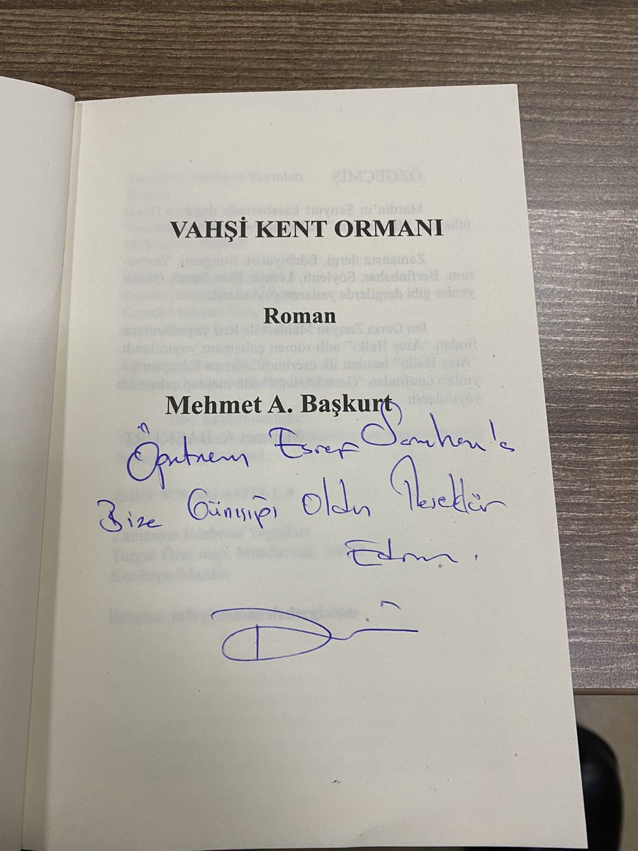esref_saruhan's tweet photo. Şenyurt (Oxford) lisesinden öğrencim olan eğitimci yazar M.Ali BAŞKURT ,bizi ziyaret ederek yeni çıkan kitabını bize hediye etti.İyi ki varsınız gençler https://t.co/gyJhLx6yj4