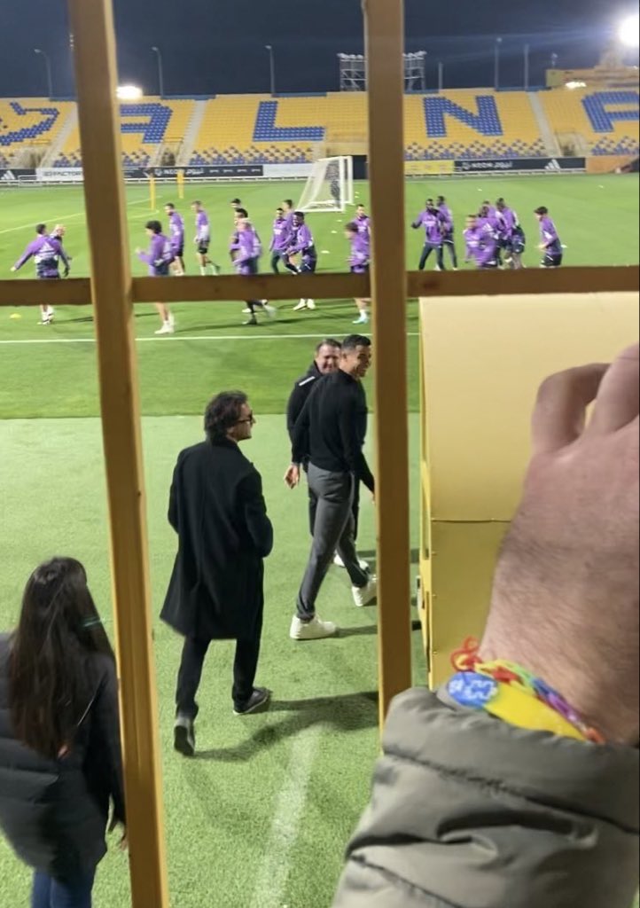 اخيراً نادي النصر سوا جميلة .. 

وهذا الحُب اغرقني اشتياقاً والله🤍😪       #كريستيانو #مدريد