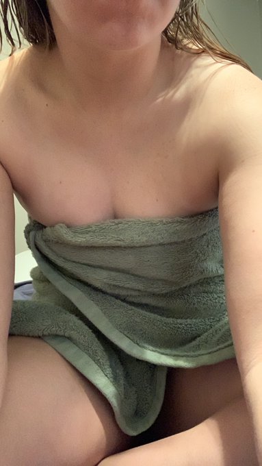 Happy Friday 🐦 Today only new subscribers will receive 24 hours free link and a special welcome message<a href="/tag/thirstythursdays"class="tags"><span>#thirstythursdays</span></a><a href="/tag/curvychick"class="tags"><span>#curvychick</span></a><a href="/tag/followformore"class="tags"><span>#followformore</span></a><a href="/tag/onlyfansgirl"class="tags"><span>#onlyfansgirl</span></a>