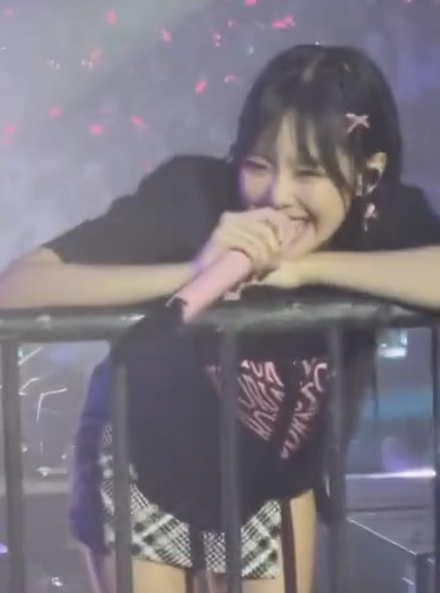 jenniedebuts's tweet photo. She’s so cute 🥺
 https://t.co/gCLpHiqLk0