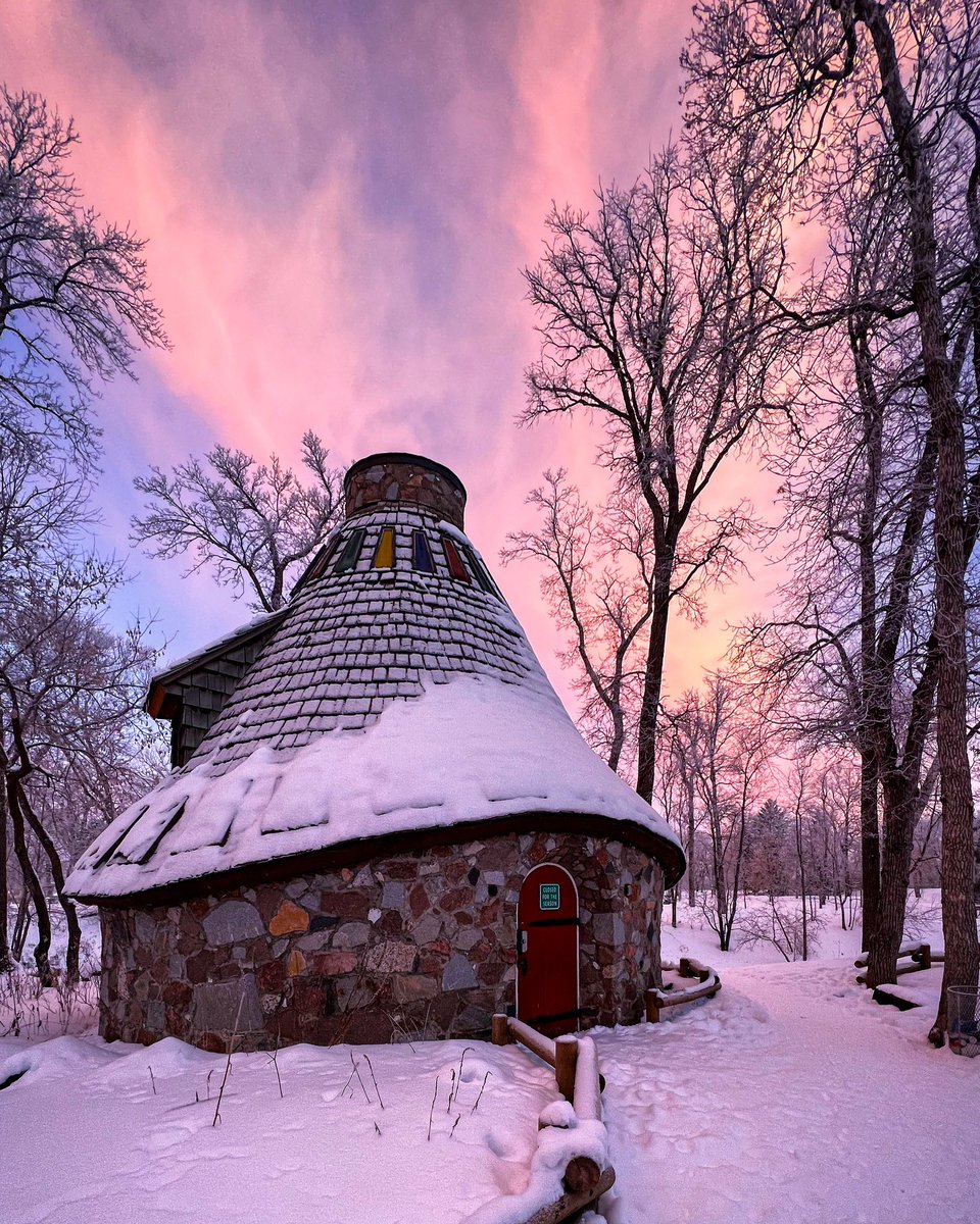 Sunrise over the Witch’s Hut in Kildonan Park. Open to see full image. 
#Winnipeg #sunrise #photography
