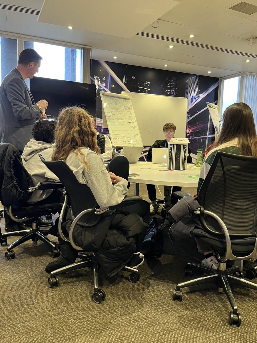 KHS6thForm tweet media