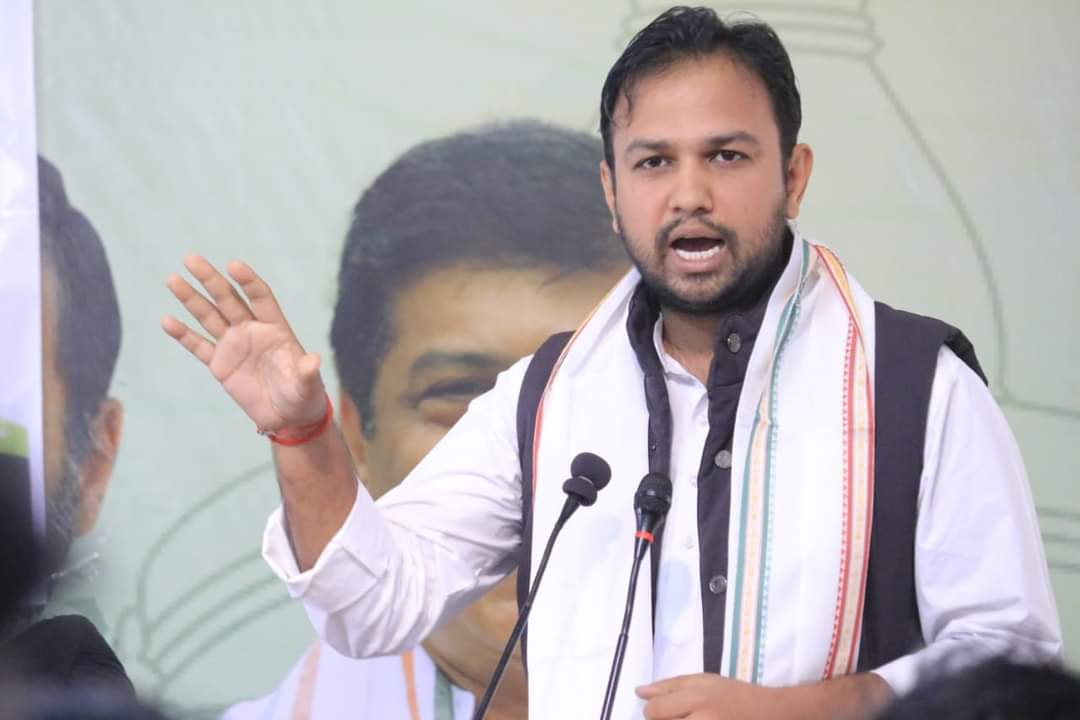 Samratroyofc's tweet photo. State Executive Extended Meeting of Tripura Pradesh NSUI - Congress Bhawan. Our leaders addressed the youth.
@szarita
#CongressIn2023  #Congress2023 #Mission2023 #MissionElection #CongressTripura https://t.co/m7CKb763Nq