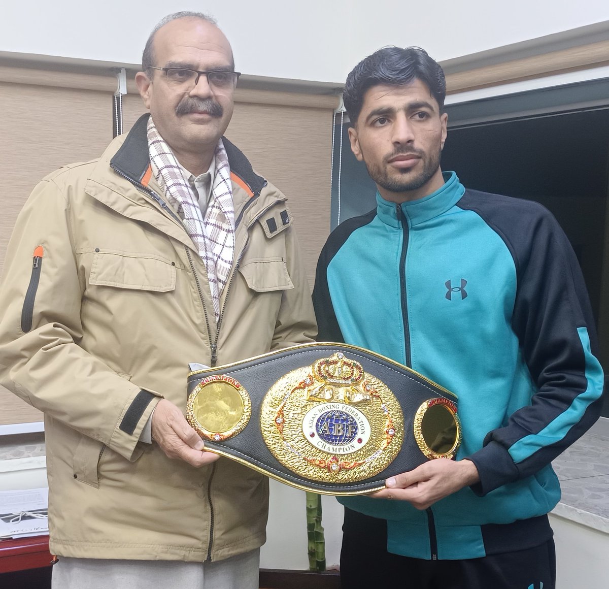 SportsFM94's tweet photo. Pakistani boxer Muhammad Shoaib Khan who has won the professional ABF Asian title fight on Wednesday in Thailand.
After an interview at sports FM 94, a snap with  DG Radio Pakistan Muhammad Tahir Hassan sb.

#PAKvNZ
#Radio #UKSePK #PakvsEng2022 #RadioPakistan #PAKvENG #Pakistan https://t.co/XDMUQas7BR