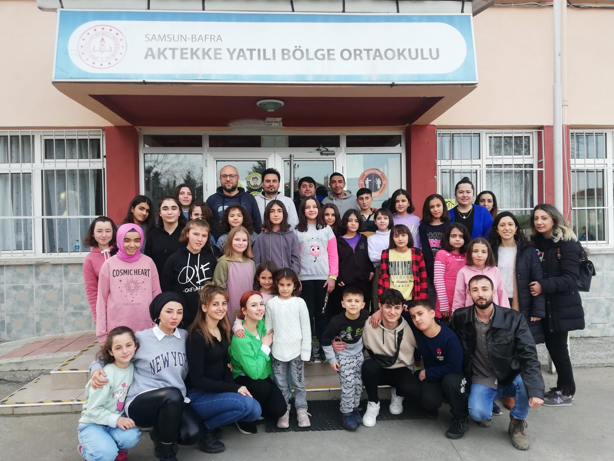 AhEgitim's tweet photo. Kardeş okulumuz Akteeke YİBO 'yu Öğrencilerimizle birlikte ziyaret ettik. Öğrencilerimiz burada Mesleklerini icra ettiler. "Meslek Liseleri Hayata dokunuyor Projesinin"  ilk etkinliğini yaptık. Hem öğrencilerimiz için hemde kardeş okulumuz adina çok güzel  etkinlik oldu. https://t.co/2VC0rQpnRw