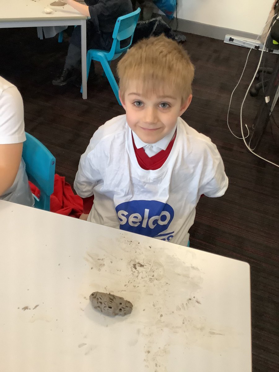 westheathprim's tweet photo. #WHPSClass3 #WHPSArt We have been working on our clay skills to make sea shells. We experimented with a range of different techniques and tried hard to add some detail to our shells. 🏖 https://t.co/urVng8YlFw