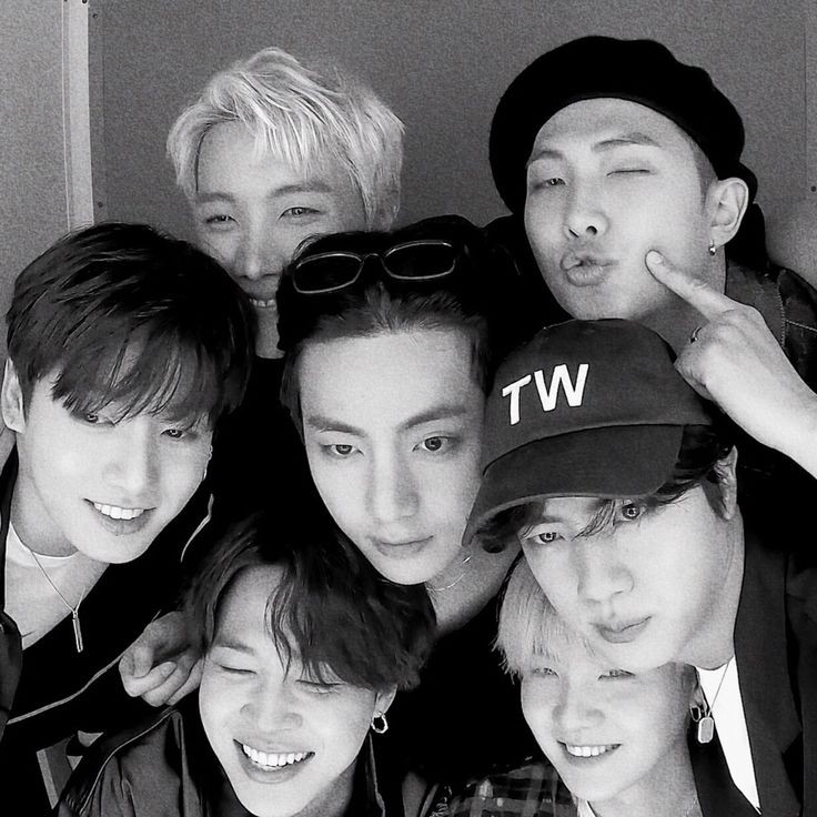 IdolsDick's tweet photo. análise aprofundada sobre as p1r0kas dos bts, a thread; https://t.co/LVO3bOlAFR