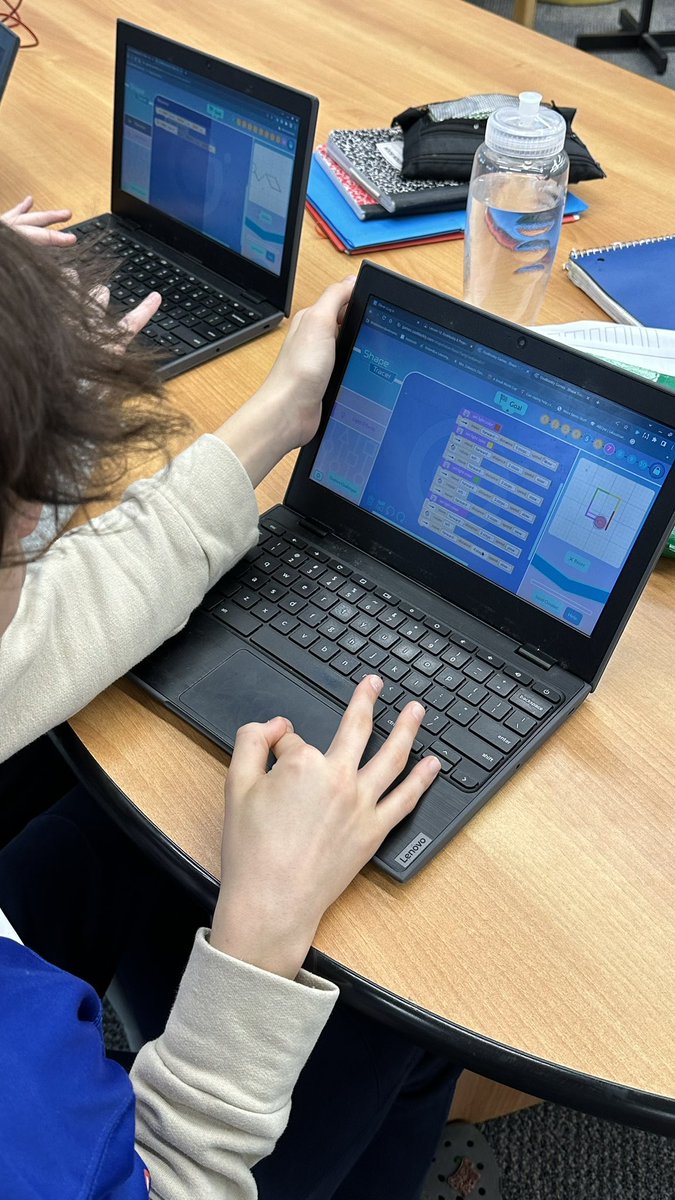 edtechMS's tweet image. 8th gr Ss meet w/computer scientist to learn about careers in the field and then right their own code w/Ozoblockly #ozobots #codingandrobotics #thompsonmspride