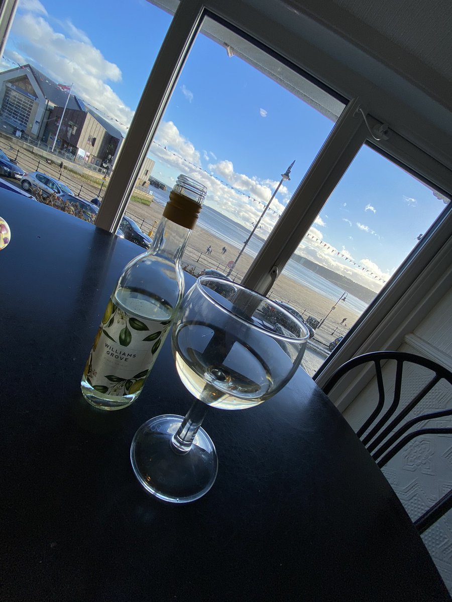 Another beautiful day on the South Bay do a glass of wine seemed in order! #wine #scarborough #visitscarborough #visitnorthyorkshire #seaside #staycation #bookdirect #hotel #guesthouse