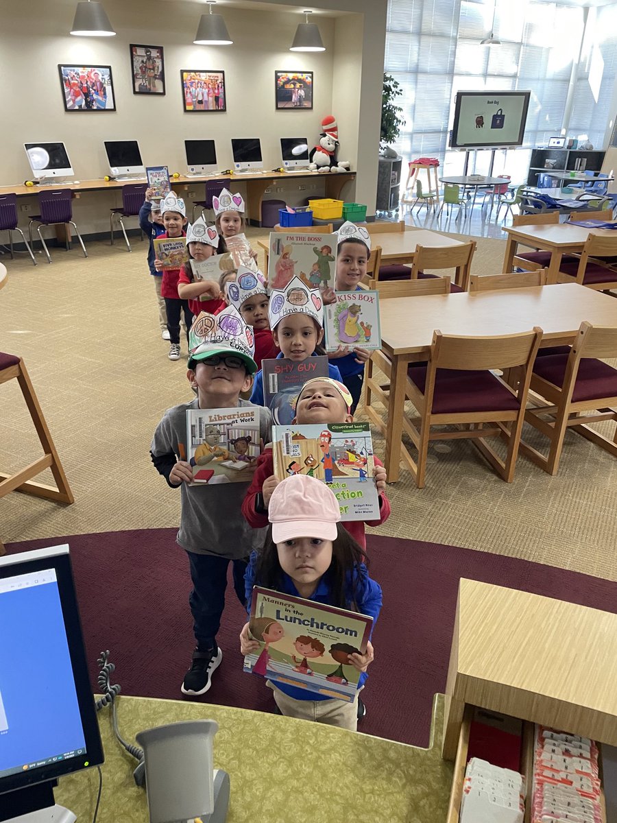 YsletaPKLibrary's tweet photo. Bringing home #bookjoy! 📚📚Our students are excited to take home their library book and bag. 💙❤️📚🐬💼 #prekreads #YISDreads @YsletaPreK @RLopezPK @YISDLibServices https://t.co/Wytl6Jdcwv