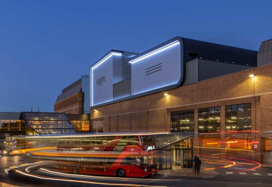 Another great example of our linear Flexus LED at the recently opened Queensgate Shopping Centre kempsarchitecturallighting.com/product-type/f… #EquationLighting #lightingdesign #ukmfg #lighting #LED