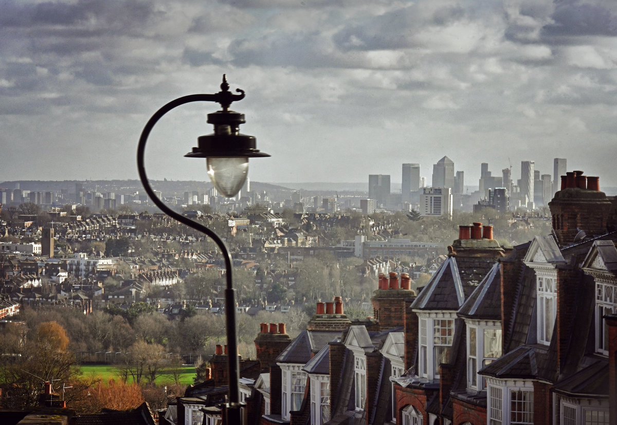 JeffOvers's tweet photo. My 134 #London bus slowed just long enough this morning to snap this view again from the top deck in passing https://t.co/eRVnjTzrQD