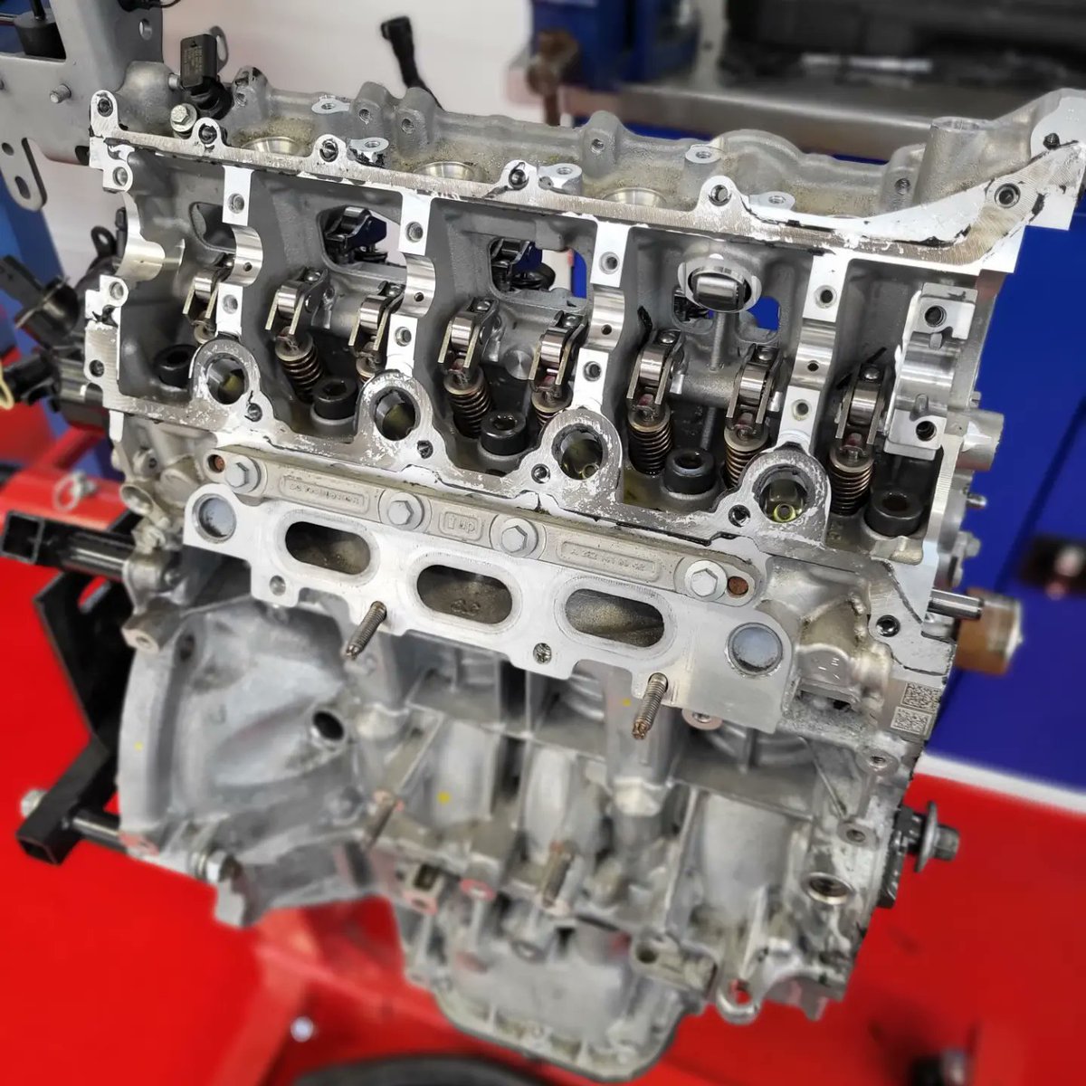 Another busy week for my @coleggwent #CrosskeysCampus #automotiveengineering learners. 

This week, they had the opportunity to work on these brand new @NissanUK engines to practice their @The_IMI Camshaft replacement task.