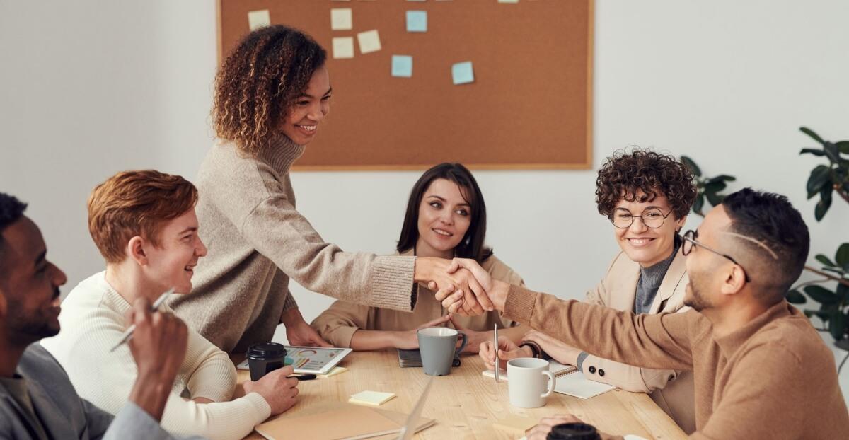 ¿Qué es el coaching y cuáles son los tipos que existen?

📌El coaching es un proceso sistemático que facilita el aprendizaje y promueve cambios tanto cognitivos como emocionales y conductuales que expanden la capacidad de las personas.

¡Conoce más! 👉bit.ly/3CNpPMZ