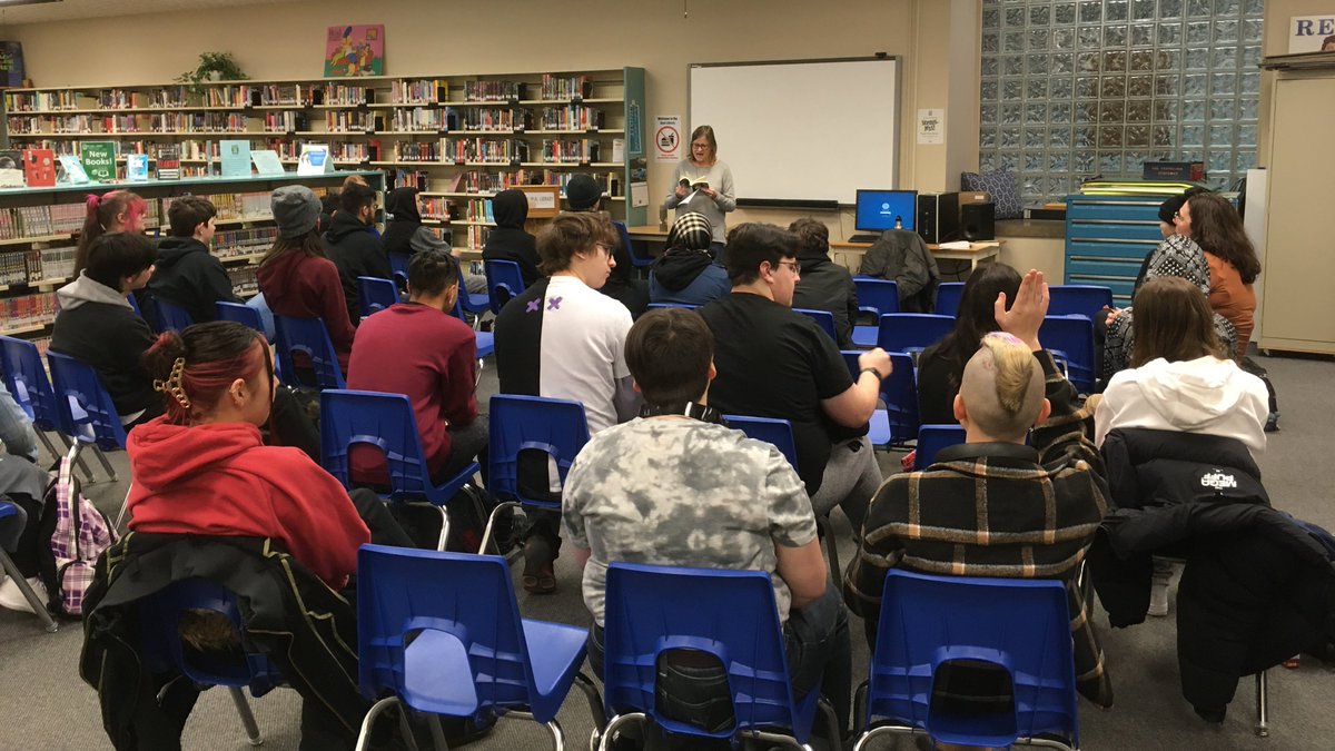 BealLibrary's tweet image. This week @HBBeal Library warmly welcomed award-winning local author Barbara Haworth-Attard, who spoke with @MsKaylanSharp's grade 11 English class about @haworthattard's book #theoriesofrelativity. Thank you for visiting Beal and gifting the Library a signed copy too! @TVDSB