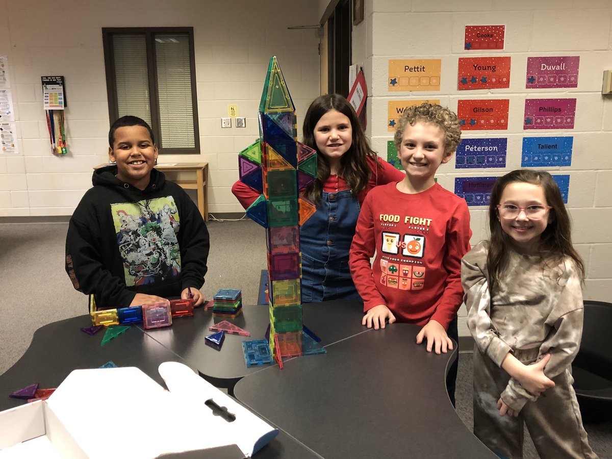 MoniqueStLouis2's tweet photo. My students love to work in Makerspaces’ stations in the media center! Great opportunities to use their imaginations and engineering skills! https://t.co/FMpNS3FEga