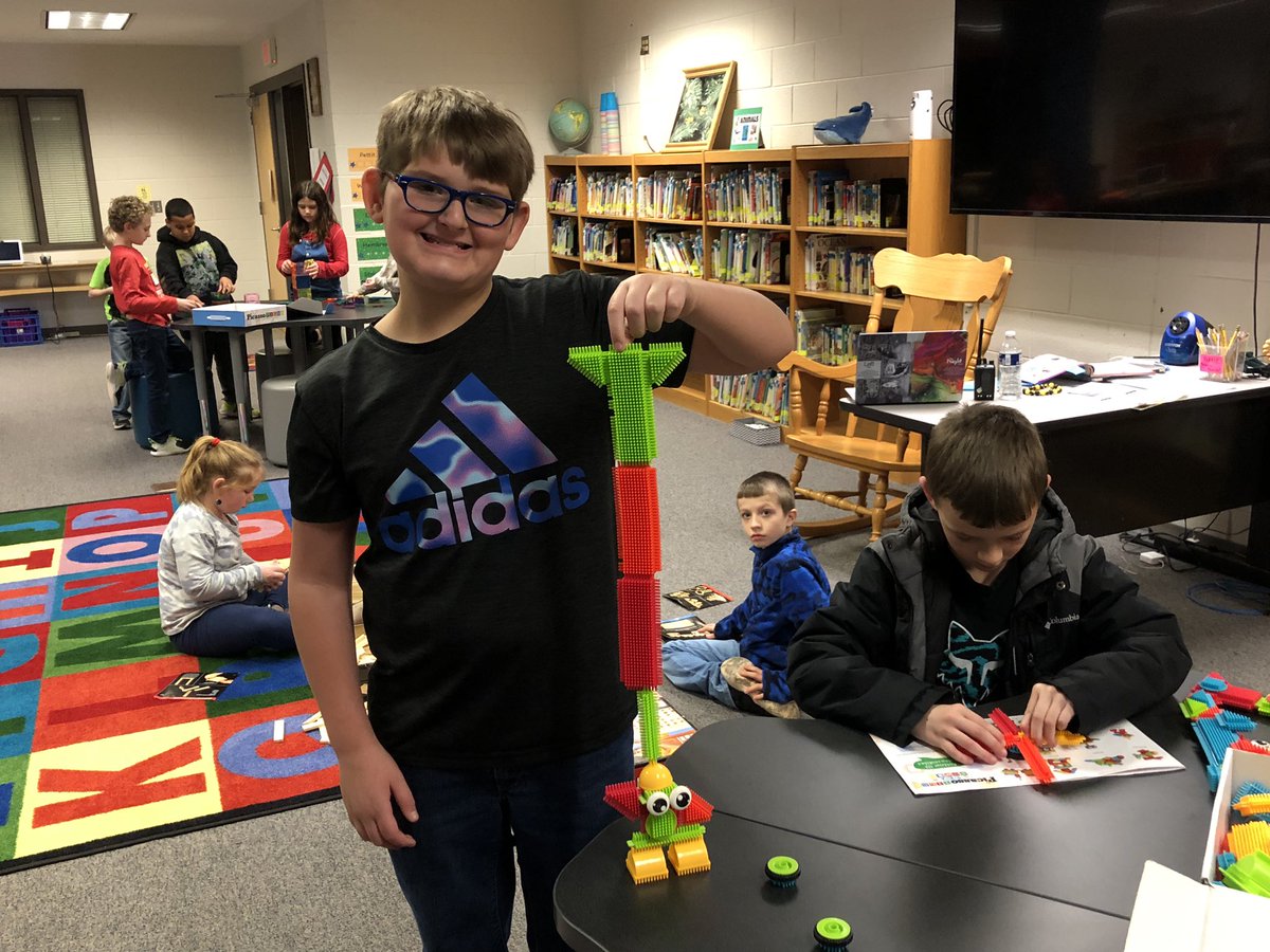 MoniqueStLouis2's tweet photo. My students love to work in Makerspaces’ stations in the media center! Great opportunities to use their imaginations and engineering skills! https://t.co/FMpNS3FEga