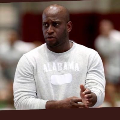 SilverBluffFB's tweet photo. Thank you @Coach_TRob &amp; @AlabamaFTBL for stopping by the Bluff today. What a great way to start off the new year!

#RecruitSomeDogs #SLR https://t.co/gbOAC0HOAv