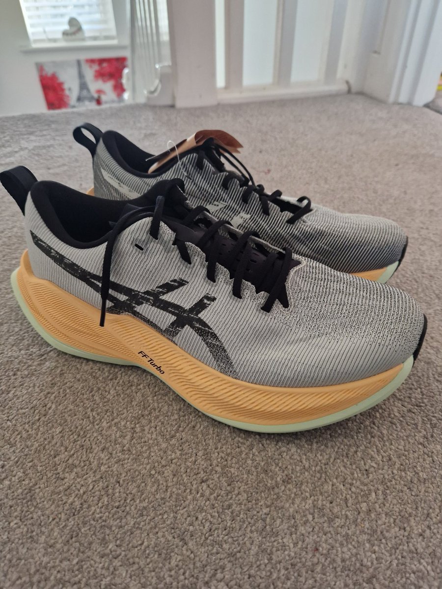 GaryRobery's tweet photo. My new #asics #superblasts have arrived 🤩 #marathontraining https://t.co/ONcZTZwg1U