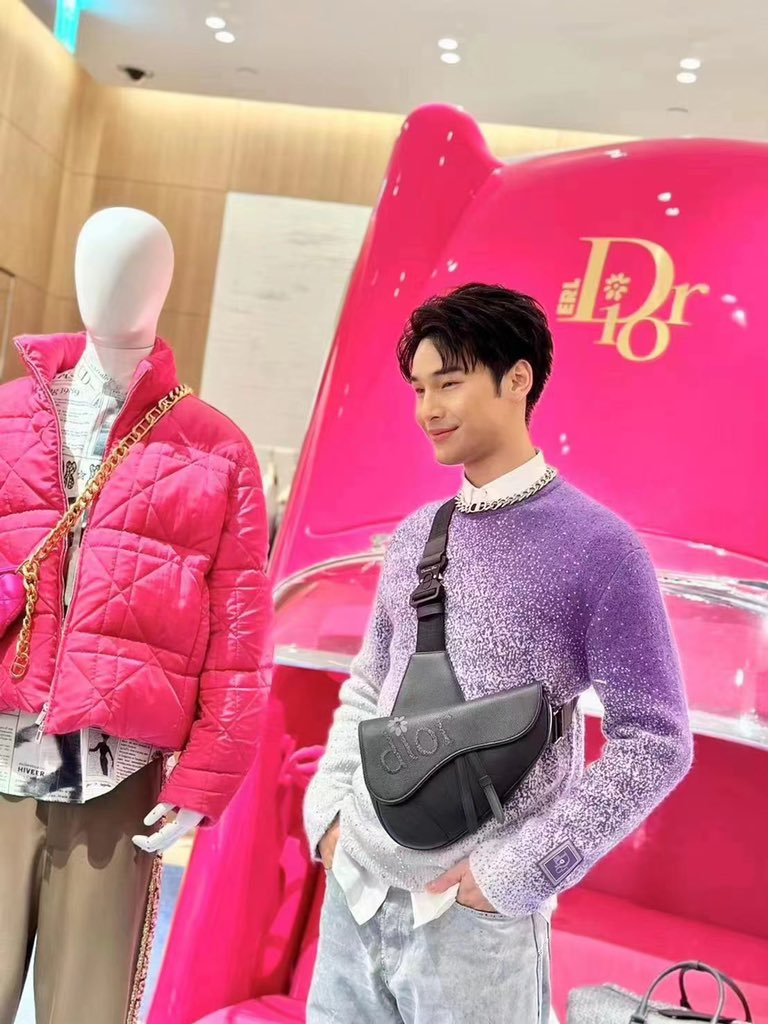 Sean25016444's tweet photo. Apo！ #ApoNattawinxDiorTaipei https://t.co/iEL8upMfoy