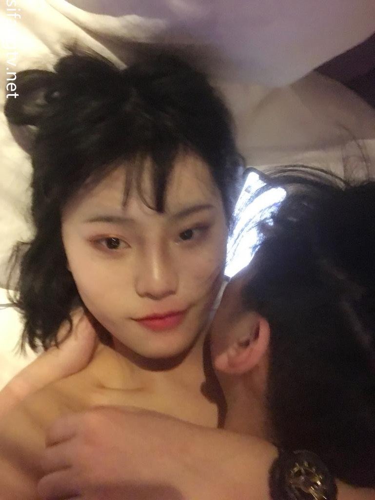 z yh on X: 鲁艺凡安徽合肥十七中高二二班需要的Q：3247079135 t.codtIMdZbx5k  X