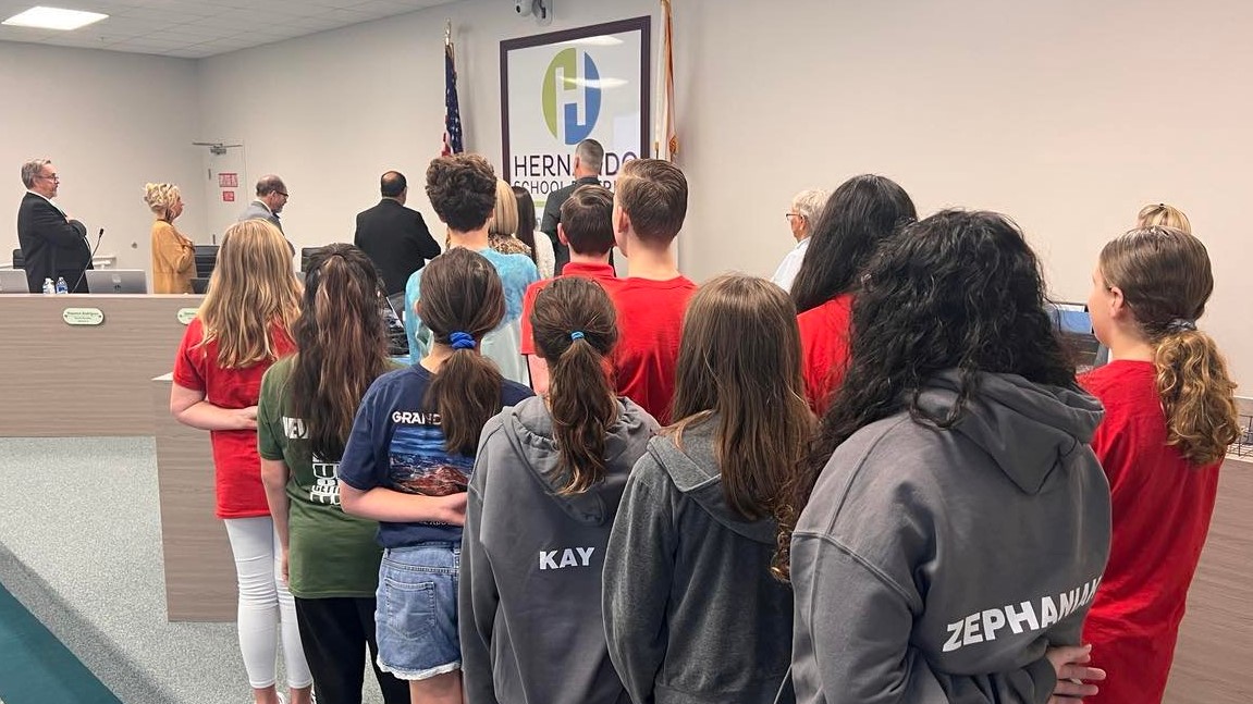 HernandoSchools's tweet image. Thank you to the students from Powell Middle School who came out and led the Pledge of Allegiance at Tuesday's School Board meeting! Great job! #LearnitLoveitLiveit @PMS_Admin