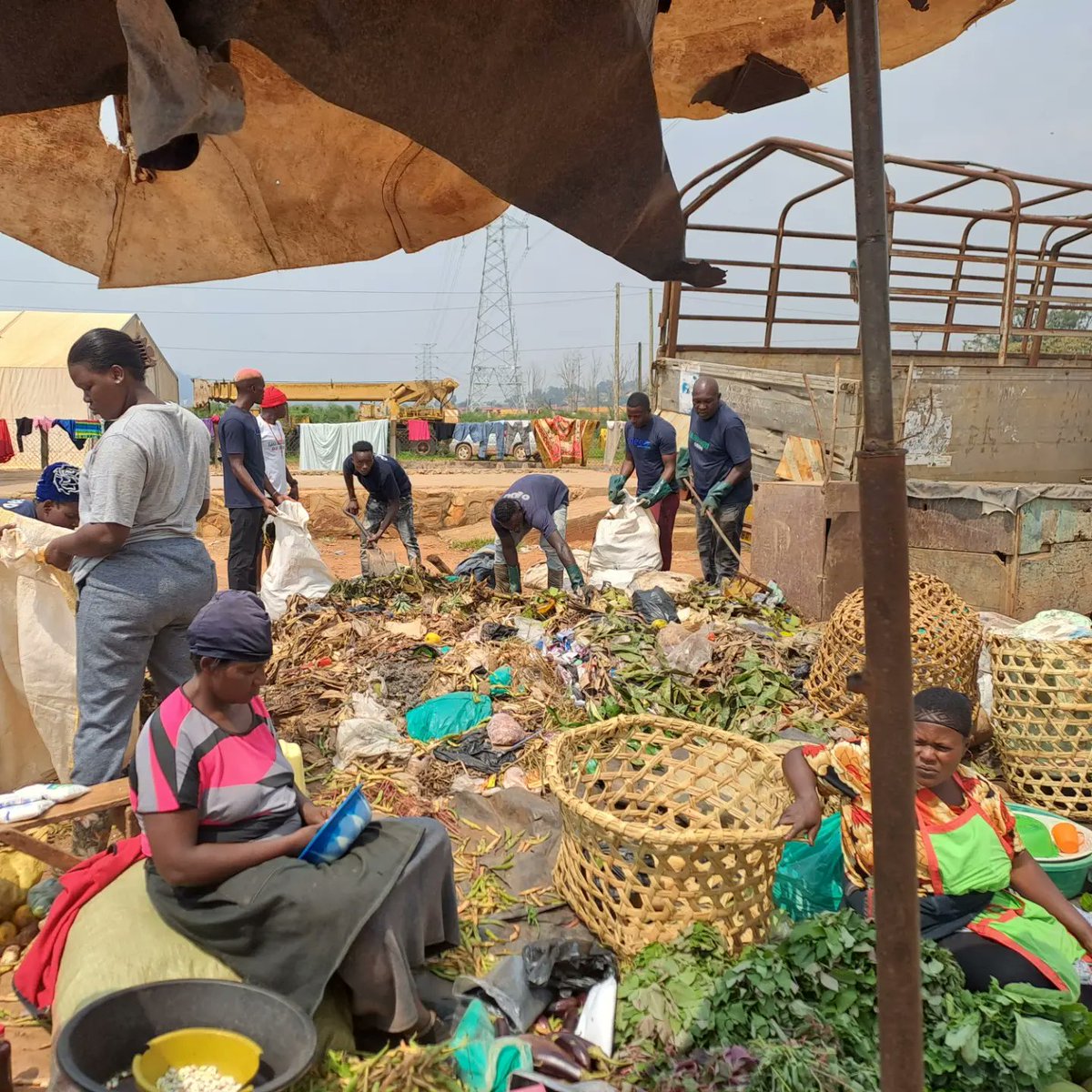 UgandaRangers's tweet photo. Noticed two enterprising ladies waiting for customers sitted besides their fresh produce while covered in a strong smell from an illegal dumpsite behind them.
Powered by #OEOO #GIZ #NatuRes_ug #GGGI, the team got to action, cleared the dumpsite. https://t.co/SjvcWW7vP1