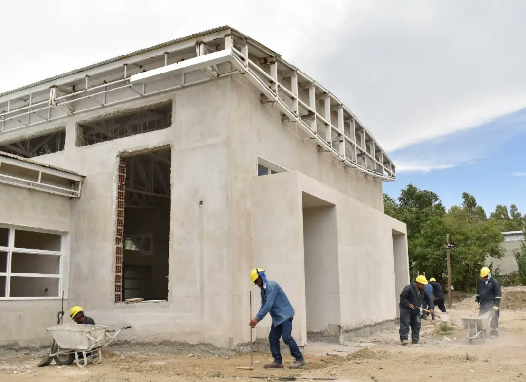 SIEPChubut's tweet photo. Continuamos trabajando en la construcción de una Escuela de Nivel Inicial en el Barrio Cordón Forestal de Comodoro Rivadavia 🏫

✅️ 76% de avance de obra.

✅️ 583,50 metros cuadrados de superficie.

#ChubutEnMovimiento https://t.co/OWhFUTS6vF